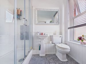 En-suite- click for photo gallery